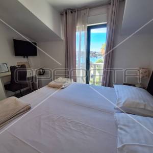 Apartmanska kuća u centru Jezera, investicija
