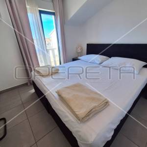 Apartmanska kuća u centru Jezera, investicija