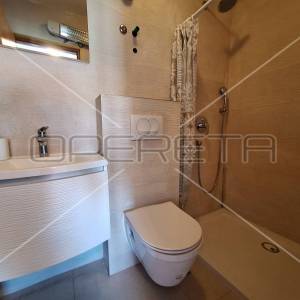 Apartmanska kuća u centru Jezera, investicija