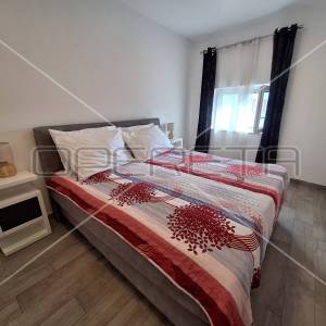Apartmanska kuća u centru Jezera, investicija