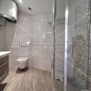Apartmanska kuća u centru Jezera, investicija