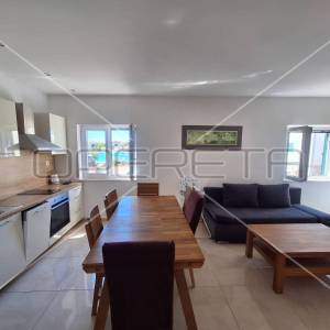 Apartmanska kuća u centru Jezera, investicija