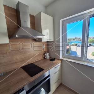 Apartmanska kuća u centru Jezera, investicija