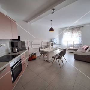 Apartmanska kuća u centru Jezera, investicija