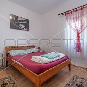 Apartmanska kuća u Puli s 5 apartmana, garažom i bazenom!