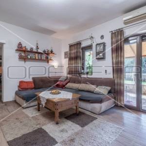 Apartmanska kuća u Puli s 5 apartmana, garažom i bazenom!