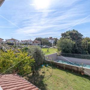 Apartmanska kuća u Puli s 5 apartmana, garažom i bazenom!