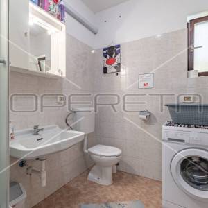 Apartmanska kuća u Puli s 5 apartmana, garažom i bazenom!