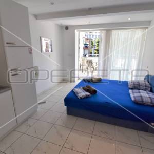 Apartmanski objekt s 6 odvojenih apartmana i garažom, Rovinj, Istra