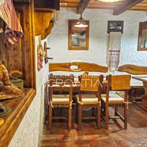  ATRAKTIVAN UGOSTITELJSKO-TURISTIČKI OBJEKT 