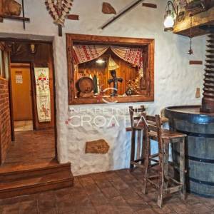  ATRAKTIVAN UGOSTITELJSKO-TURISTIČKI OBJEKT 