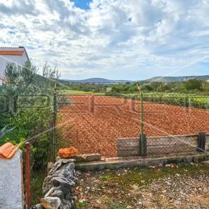 Atraktivno građevinsko zemljište blizu mora  1283 m²