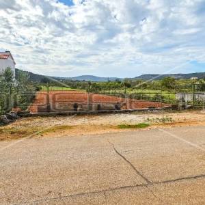 Atraktivno građevinsko zemljište blizu mora  1283 m²