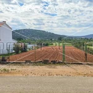 Atraktivno građevinsko zemljište blizu mora  1283 m²