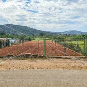 Atraktivno građevinsko zemljište blizu mora  1283 m²