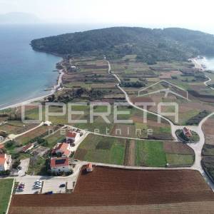 Atraktivno građevinsko zemljište od 1171m2,  u Lumbardi, blizu plaže Bilin Žal