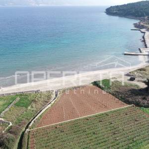 Atraktivno građevinsko zemljište od 1171m2,  u Lumbardi, blizu plaže Bilin Žal