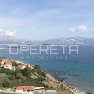 Atraktivno građevinsko zemljište od 1171m2,  u Lumbardi, blizu plaže Bilin Žal