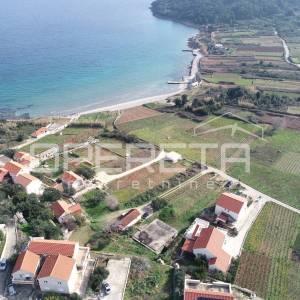 Atraktivno građevinsko zemljište od 1171m2,  u Lumbardi, blizu plaže Bilin Žal