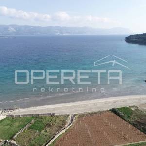 Atraktivno građevinsko zemljište od 1171m2,  u Lumbardi, blizu plaže Bilin Žal