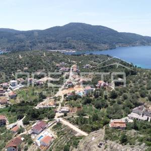 Atraktivno građevinsko zemljište 475 m² u Veloj Luci – spoj prirode, mira i bliz