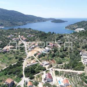 Atraktivno građevinsko zemljište 475 m² u Veloj Luci – spoj prirode, mira i bliz