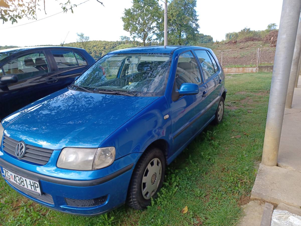 Auto vw polo.