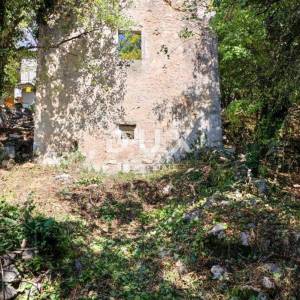 BAKAR, HRELJIN -ruševna kuća 100m2 s pogledom na more  + okoliš 1677m2