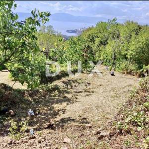 BAKAR, HRELJIN -ruševna kuća 100m2 s pogledom na more  + okoliš 1677m2