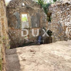BAKAR, HRELJIN -ruševna kuća 100m2 s pogledom na more  + okoliš 1677m2