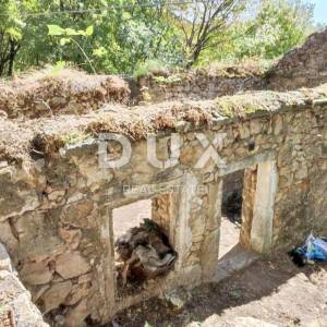 BAKAR, HRELJIN -ruševna kuća 100m2 s pogledom na more  + okoliš 1677m2