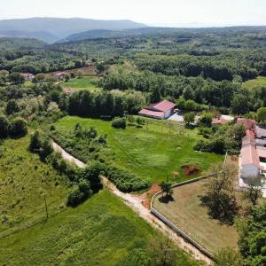 BARBAN - Građevinsko zemljište s projektom (polovica duplexa), 15 minuta do mora