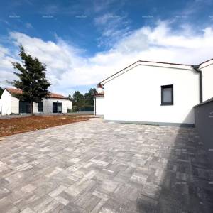 BARBAN, KOŽLJANI - Dupleks, lijevi dio. EKOLOŠKO MJESTO! More je udaljeno 15 minuta autom. Kuća gotova, useljiva  - ljeto 2025....