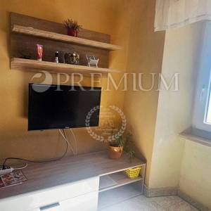 Baška, prodaja dvoetažnog apartmana, drugi red do mora!