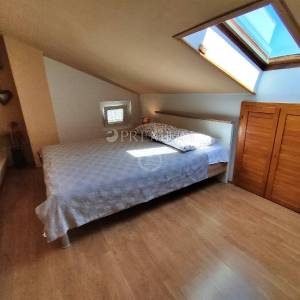 Baška, prodaja dvoetažnog apartmana, drugi red do mora!
