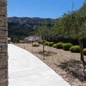 Baška, uža okolica, kuća s pogledom na more i bazenom