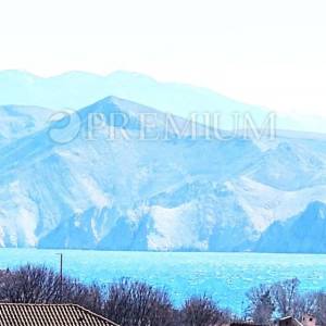 Baška, uža okolica, kuća s pogledom na more i bazenom