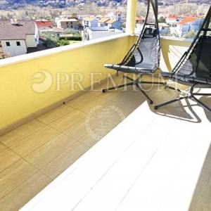 Baška, uža okolica, kuća s pogledom na more i bazenom