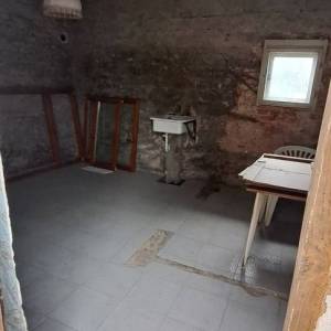 BELAJSKE POLJICE Prizemnica 17 x 4,00 m, roch bau sa dvorištem 843 m2, 31 000 €