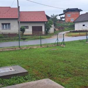 BELAJSKE POLJICE Prizemnica 17 x 4,00 m, roch bau sa dvorištem 843 m2, 31 000 €