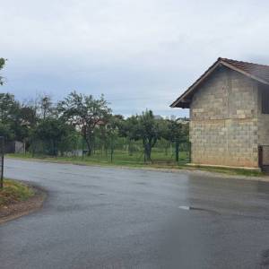 BELAJSKE POLJICE Prizemnica 17 x 4,00 m, roch bau sa dvorištem 843 m2, 31 000 €
