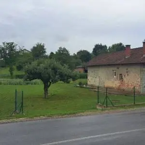 BELAJSKE POLJICE Prizemnica 17 x 4,00 m, roch bau sa dvorištem 843 m2, 31 000 €