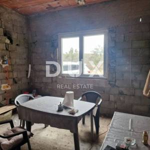 BENKOVAC - nedovršena poslovno-stambena zgrada