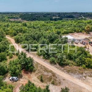 Bibići – Industrijsko zemljište I1, 2.377 m² s infrastrukturom i pristupom