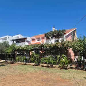 BIBINJE, ZADAR - PRILIKA! Intimna zelena oaza sa 7 apartmana!
