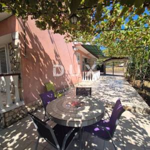 BIBINJE, ZADAR - PRILIKA! Intimna zelena oaza sa 7 apartmana!