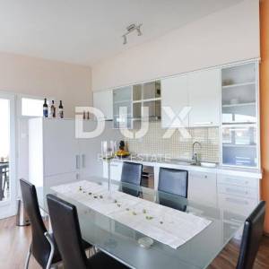 BIBINJE, ZADAR - TOP LOKACIJA! Uhodani restoran s apartmanima 1. red do mora