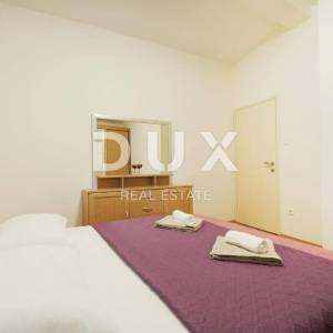 BIBINJE, ZADAR - TOP LOKACIJA! Uhodani restoran s apartmanima 1. red do mora