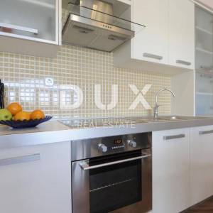 BIBINJE, ZADAR - TOP LOKACIJA! Uhodani restoran s apartmanima 1. red do mora