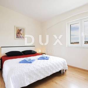 BIBINJE, ZADAR - TOP LOKACIJA! Uhodani restoran s apartmanima 1. red do mora